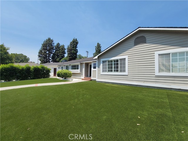 18001 Osborne Street, Sherwood Forest CA: https://media.crmls.org/medias/ff8ead8b-2d42-441a-851d-1edf4300ca0d.jpg