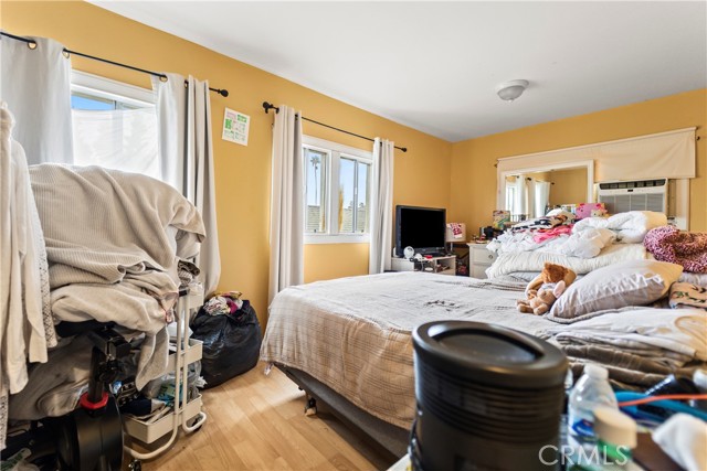 2424 West Boulevard, Los Angeles CA: https://media.crmls.org/medias/ff9016b2-b665-4625-83f4-c9ffdd0d4613.jpg