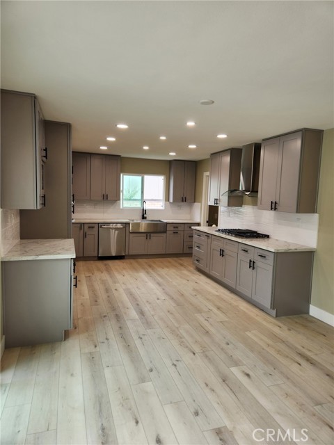 Detail Gallery Image 4 of 23 For 15833 Ocean Ave, Whittier,  CA 90604 - 3 Beds | 2 Baths