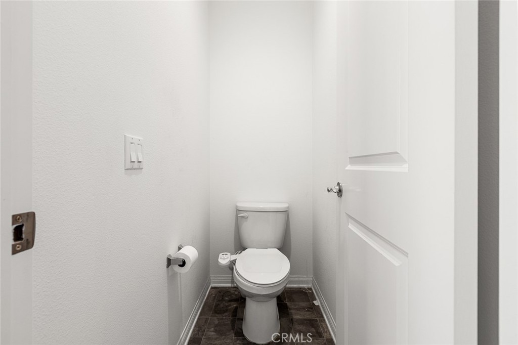 https://media.crmls.org/medias/ff906d71-7834-4e04-aec7-4c9b0a758c22.jpg?preset=X-Large