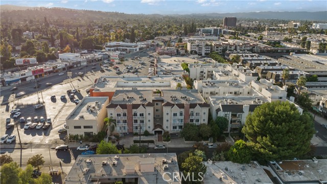 Detail Gallery Image 1 of 45 For 5135 Zelzah Ave #201,  Encino,  CA 91316 - 2 Beds | 2 Baths