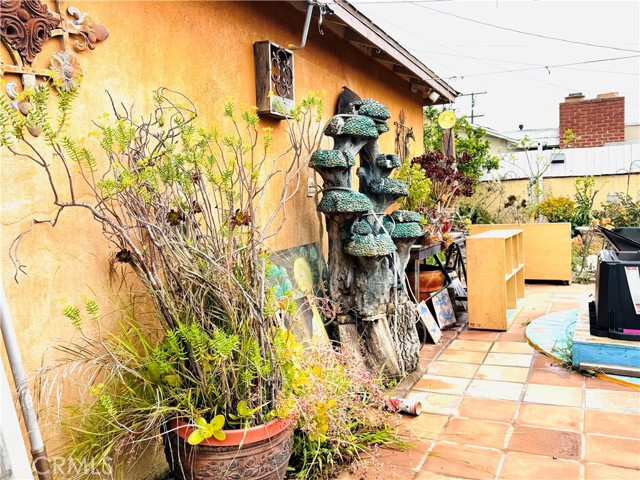661 W Robert Avenue, Oxnard CA: https://media.crmls.org/medias/ff92f40d-6e44-447a-bedb-627211f6c90c.jpg