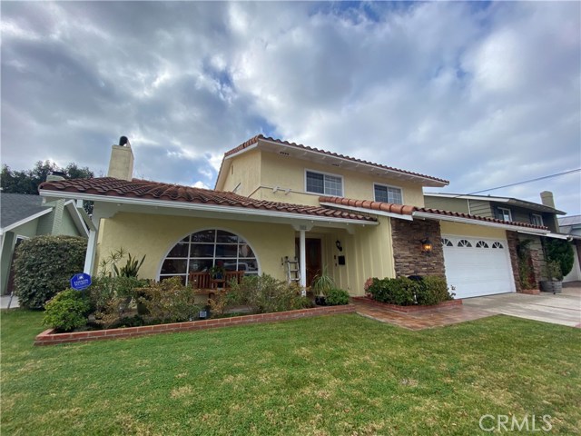 9062 Regatta Dr, Huntington Beach, CA 92646