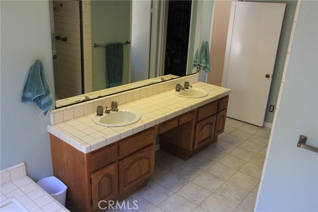 520 Woodland Hills Drive, Escondido CA: https://media.crmls.org/medias/ff9365db-e0b1-48c9-a11f-4740f9e16685.jpg