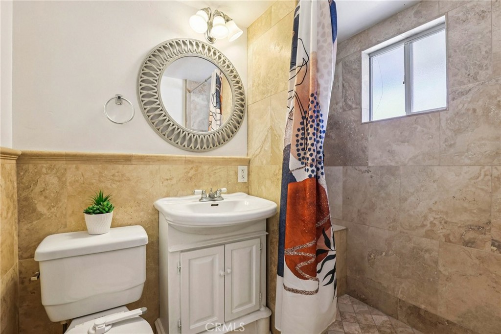 https://media.crmls.org/medias/ff9366f5-1120-4260-8127-77cc55e5e233.jpg?preset=X-Large