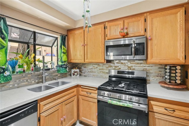 Detail Gallery Image 16 of 38 For 13540 Hubbard St #21,  Sylmar,  CA 91342 - 2 Beds | 1/1 Baths