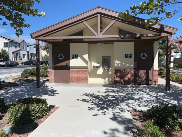 15992 Jaime Lane, Fontana CA: https://media.crmls.org/medias/ff956e76-b9ba-456a-bda8-c3d68063482c.jpg
