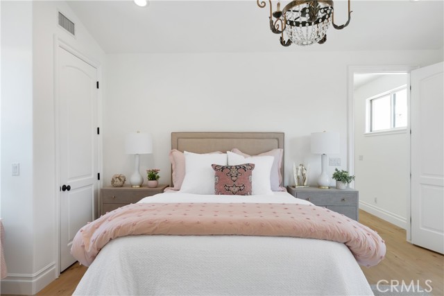 561 33rd Street, Manhattan Beach, California 90266, 5 Bedrooms Bedrooms, ,5 BathroomsBathrooms,Residential,Sold,33rd,SB21226238