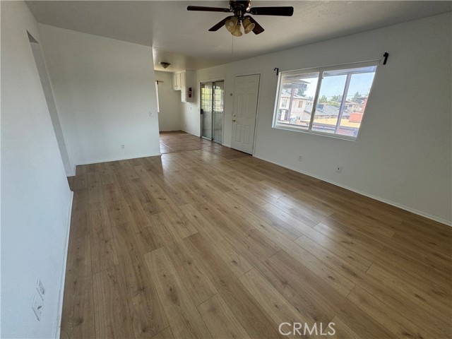 1215 W Oakland Avenue, Hemet CA: https://media.crmls.org/medias/ff96aacc-5f6d-43f8-9db6-a162792a7568.jpg