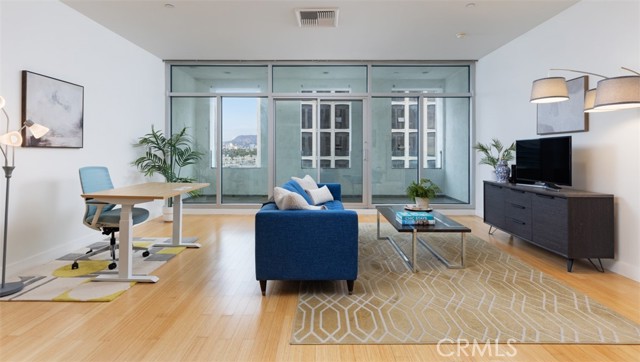 Detail Gallery Image 1 of 30 For 3810 Wilshire Bld #802,  Los Angeles,  CA 90010 - 1 Beds | 1 Baths