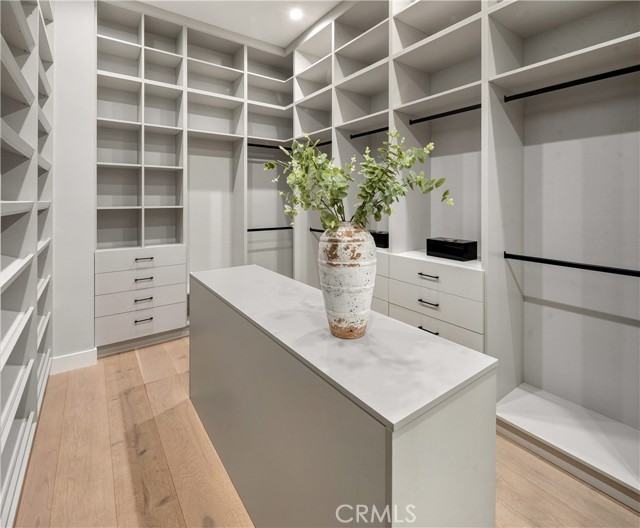 Detail Gallery Image 37 of 56 For 20511 Wells Dr, Woodland Hills,  CA 91364 - 6 Beds | 6/1 Baths