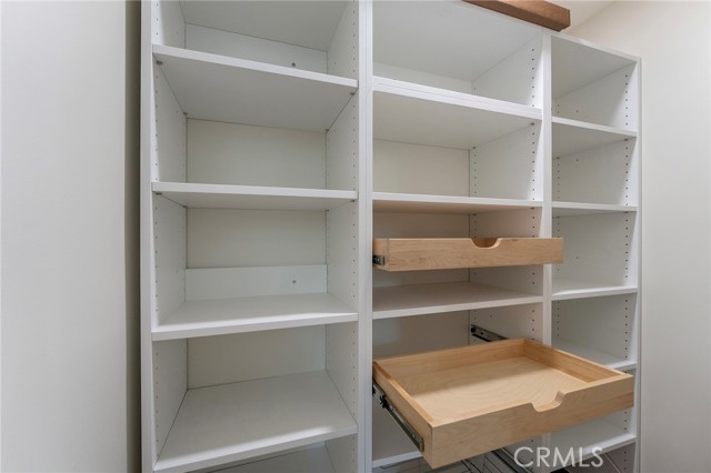 5010 Elmwood Avenue, Los Angeles CA: https://media.crmls.org/medias/ff976a51-6892-4891-a0fe-5a35af698908.jpg