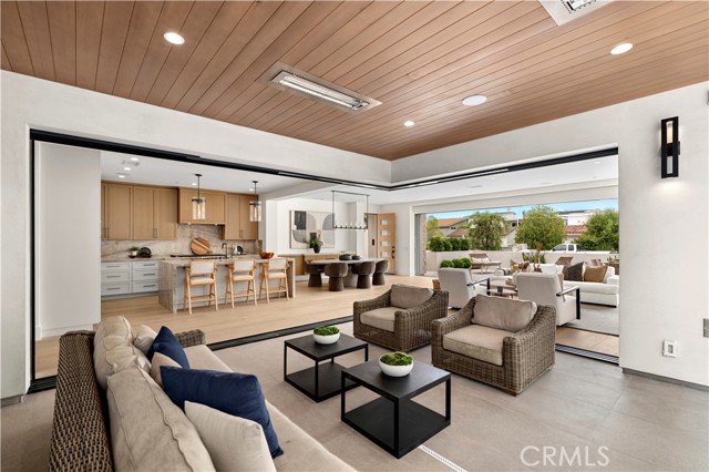 516 Larkspur Avenue, Corona del Mar CA: https://media.crmls.org/medias/ff976d18-240e-474c-aff9-1bcc615d7b37.jpg