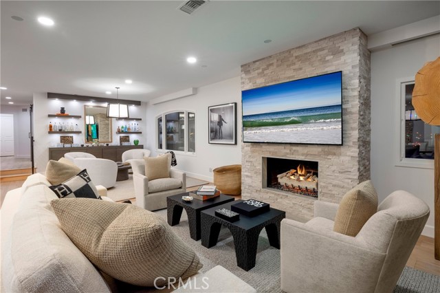 Detail Gallery Image 23 of 63 For 704 via Lido Nord, Newport Beach,  CA 92663 - 4 Beds | 4/1 Baths