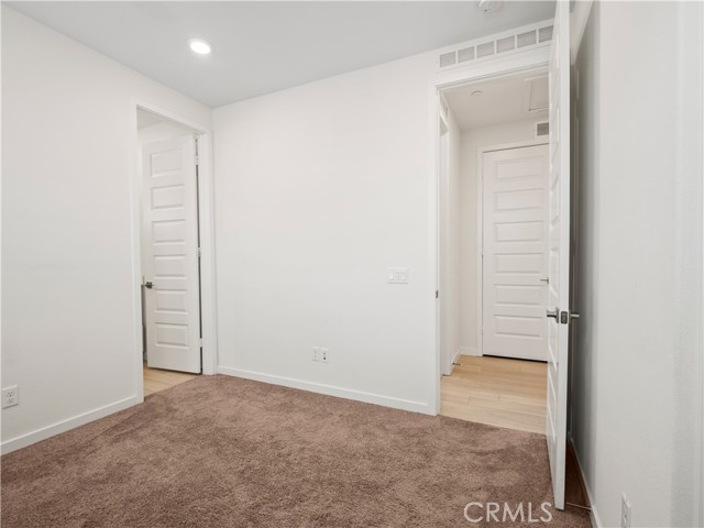 27148 Valley Oak Place, Valencia CA: https://media.crmls.org/medias/ff98149c-805b-4e3f-9aaa-8ca610b12422.jpg