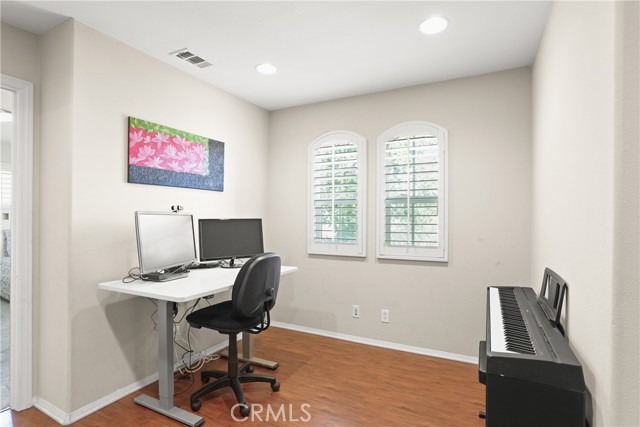 18 New Season, Irvine CA: https://media.crmls.org/medias/ff989ffe-e3cb-412f-afd8-d2f46a099b10.jpg