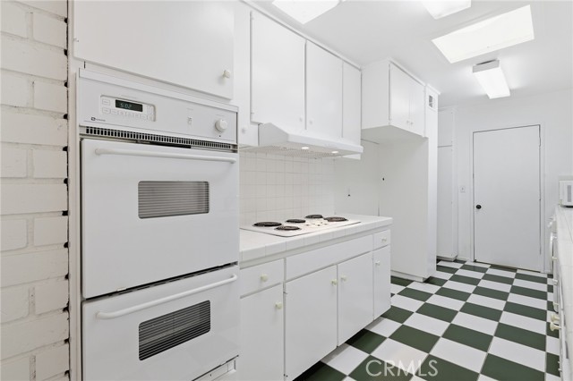 Detail Gallery Image 6 of 50 For 5330 Lindley Ave #305,  Encino,  CA 91316 - 2 Beds | 2 Baths