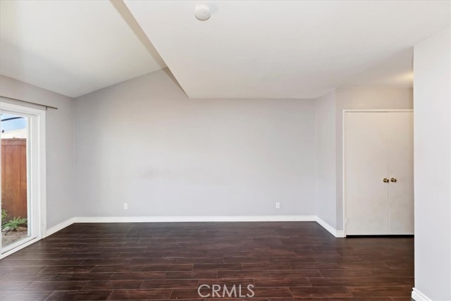 Detail Gallery Image 13 of 31 For 983 Elsa Ct #B,  Corona,  CA 92881 - 2 Beds | 2/1 Baths