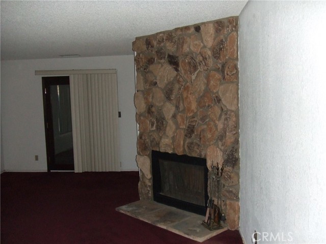 16069 Jasmine Street, Victorville CA: https://media.crmls.org/medias/ff9b2321-36f8-495b-bfdf-701e69e7e3fa.jpg