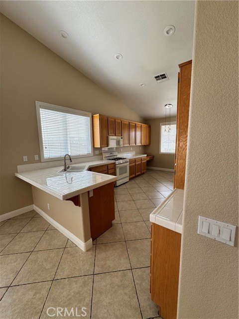 Detail Gallery Image 10 of 44 For 914 Banbury St, Hemet,  CA 92544 - 3 Beds | 2 Baths