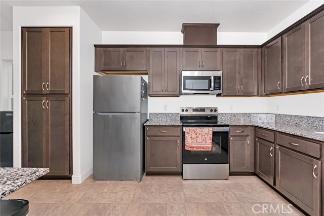 Detail Gallery Image 16 of 41 For 246 Montage, Merced,  CA 95348 - 4 Beds | 4 Baths