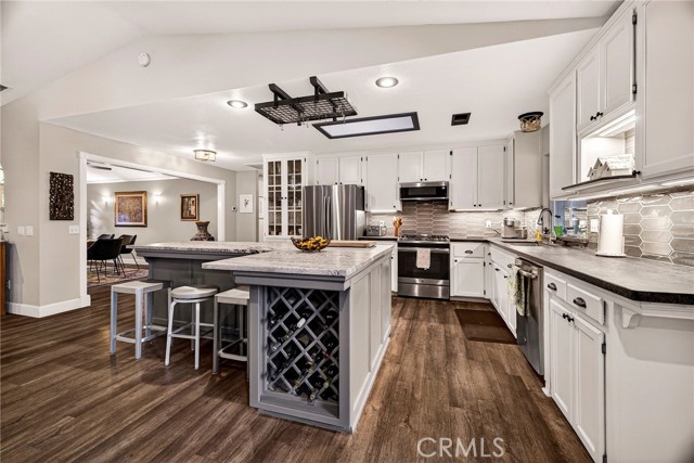 Detail Gallery Image 4 of 57 For 1636 Oak Park Avenue, Chico,  CA 95928 - 3 Beds | 3 Baths