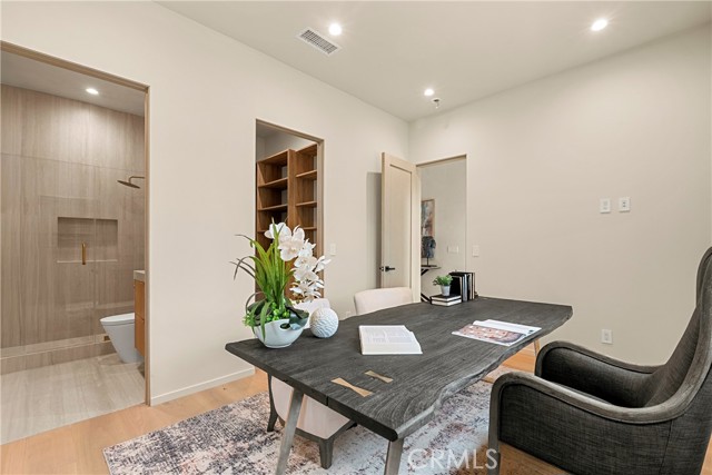 Detail Gallery Image 26 of 58 For 5525 Carpenter Ave, Valley Village,  CA 91607 - 5 Beds | 6/1 Baths