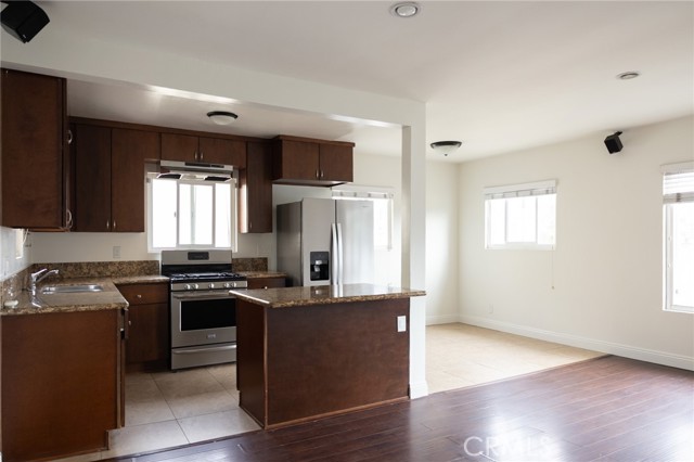 Detail Gallery Image 4 of 13 For 2727 1/2 Griffith Park Bld, Los Angeles,  CA 90027 - 1 Beds | 1 Baths