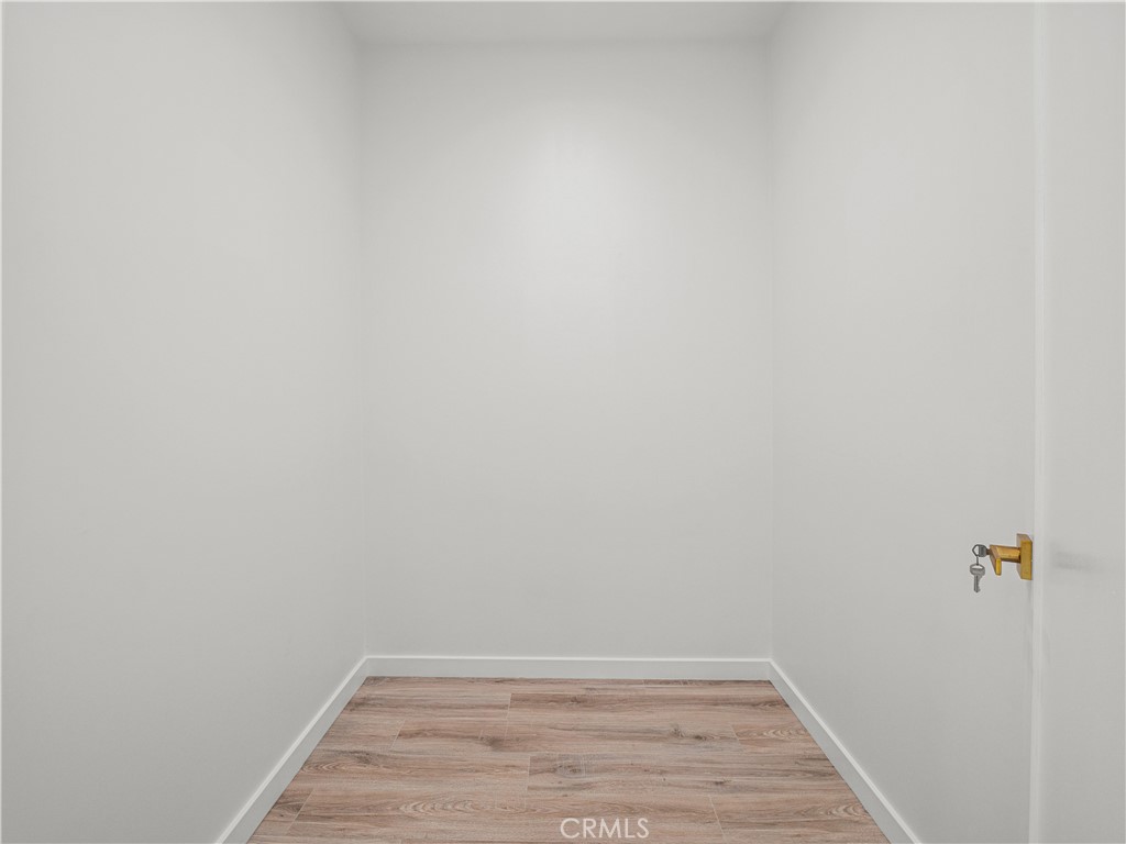 https://media.crmls.org/medias/ff9d2dc1-f49c-4b4f-b6a8-45df9a89b942.jpg?preset=X-Large
