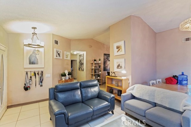 Detail Gallery Image 9 of 31 For 156 S Loretta, Rialto,  CA 92376 - 4 Beds | 2 Baths