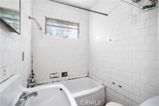 4868 La Roda Avenue, Eagle Rock CA: https://media.crmls.org/medias/ff9eec96-0297-4088-9f7b-22e392c0fc52.jpg