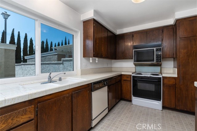 14276 Bolsa Chica Road, Westminster CA: https://media.crmls.org/medias/ffa0a089-65e7-480f-821f-adcf7aaadfc2.jpg