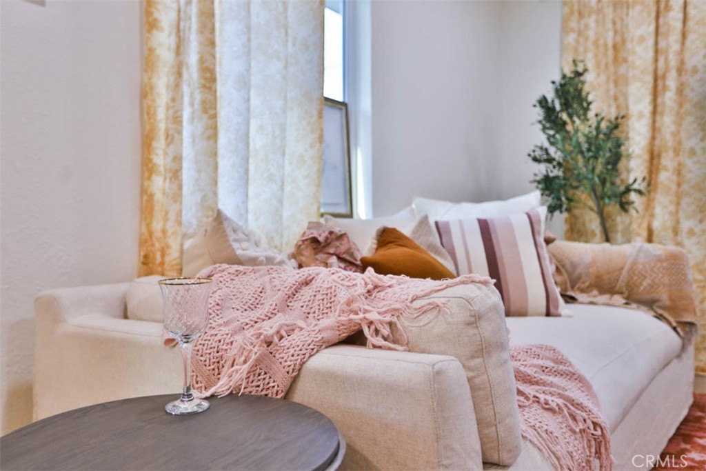 https://media.crmls.org/medias/ffa4115e-1c8f-4c99-bcfa-b14799e1de41.jpg?preset=X-Large