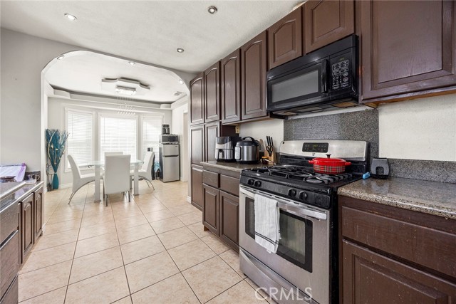 Detail Gallery Image 14 of 26 For 8049 Coral Bell, Buena Park,  CA 90620 - 4 Beds | 3 Baths