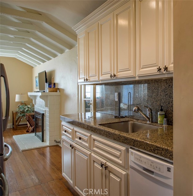 Detail Gallery Image 19 of 43 For 1086 Glenneyre St, Laguna Beach,  CA 92651 - 2 Beds | 1 Baths