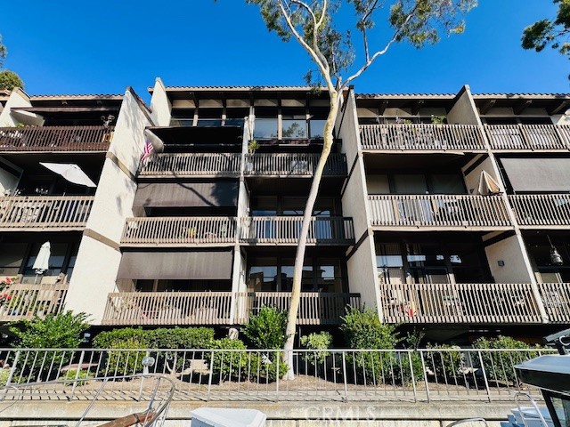 Detail Gallery Image 24 of 31 For 6229 Nw Marina Pacifica Dr, Long Beach,  CA 90803 - 2 Beds | 2/1 Baths