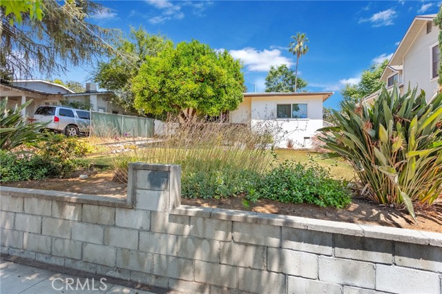 1062 Worcester Avenue, Pasadena CA: https://media.crmls.org/medias/ffa697cd-67d7-4e73-82c5-1005c98567f0.jpg