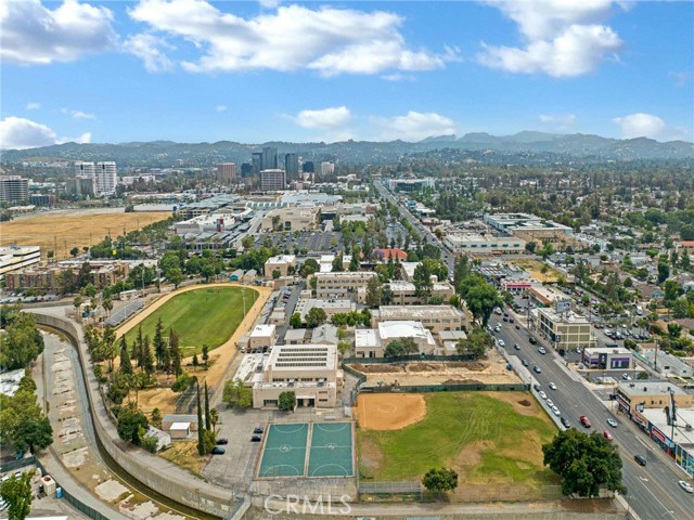 7049 Vassar Avenue, Canoga Park CA: https://media.crmls.org/medias/ffa6d4b7-5564-489a-9cb7-4410c89c51dd.jpg