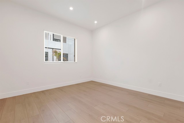 Detail Gallery Image 14 of 22 For 16514 San Fernando Mission Blvd, Granada Hills,  CA 91344 - 3 Beds | 2/1 Baths