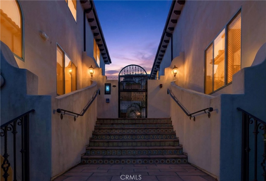 https://media.crmls.org/medias/ffa75992-c193-4f24-bdf3-7abca190509d.jpg?preset=X-Large