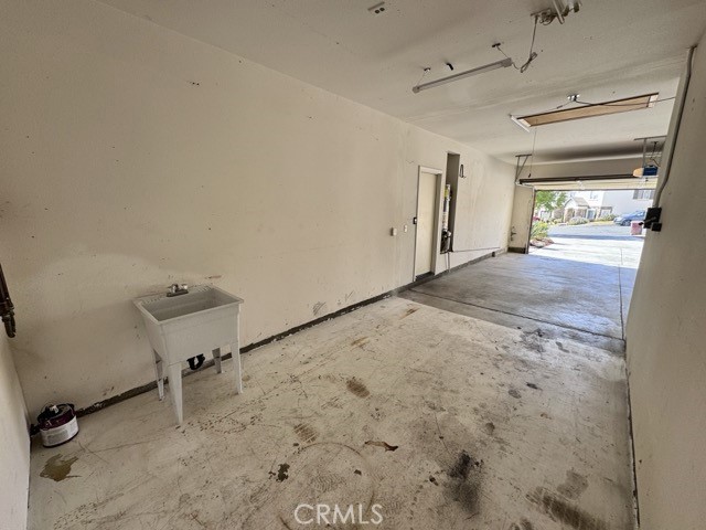 https://media.crmls.org/medias/ffa80a7b-1cb6-4605-ab84-127859d6a488.jpg?preset=X-Large