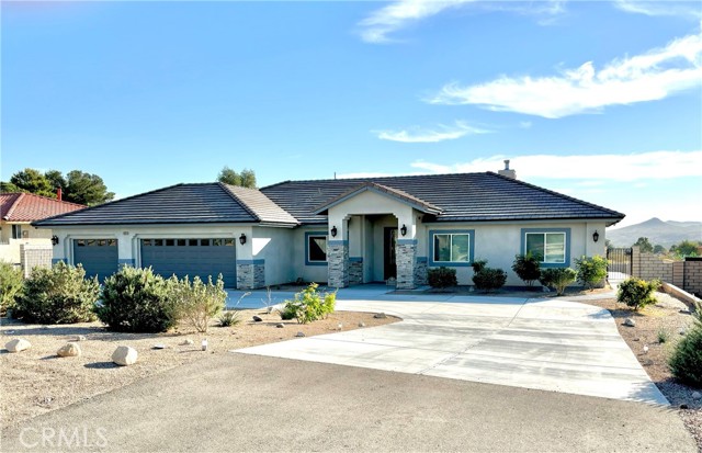 Detail Gallery Image 1 of 35 For 26833 Red Coach Ln, Helendale,  CA 92342 - 4 Beds | 2/1 Baths