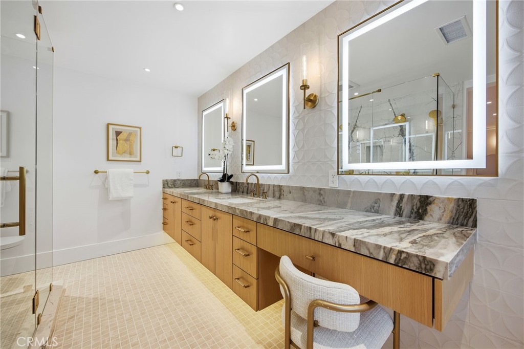 https://media.crmls.org/medias/ffa89dce-ce57-4aab-853f-a6a482e019e2.jpg?preset=X-Large