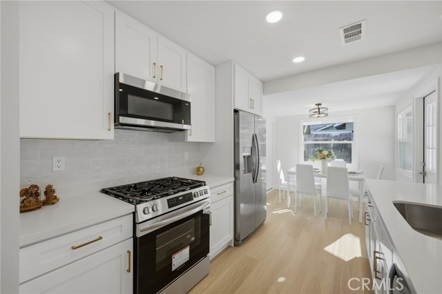 Detail Gallery Image 5 of 29 For 1316 W Beacon Ave, Anaheim,  CA 92802 - 4 Beds | 2 Baths