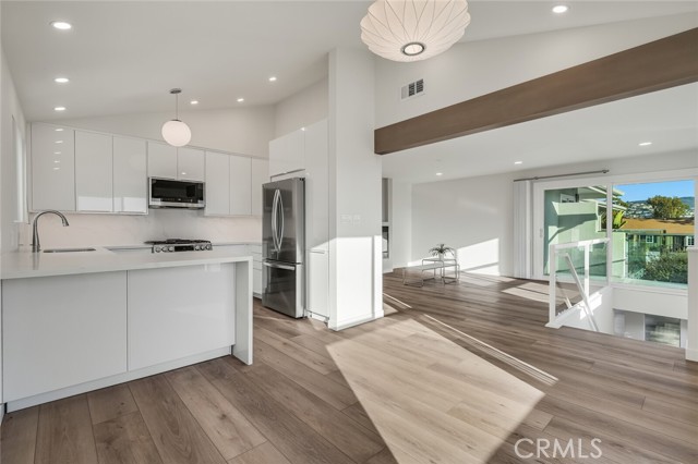 Detail Gallery Image 17 of 30 For 372 Locust, Laguna Beach,  CA 92651 - 2 Beds | 2 Baths