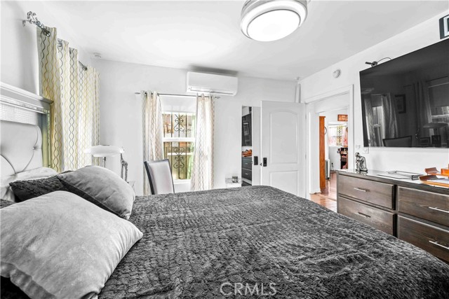 Detail Gallery Image 17 of 36 For 512 W 41st Pl, Los Angeles,  CA 90037 - 4 Beds | 2 Baths