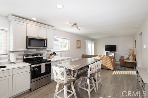 220 Ocean View Avenue, Pismo Beach CA: https://media.crmls.org/medias/ffabe161-f17a-47f8-802b-c4360c01a807.jpg