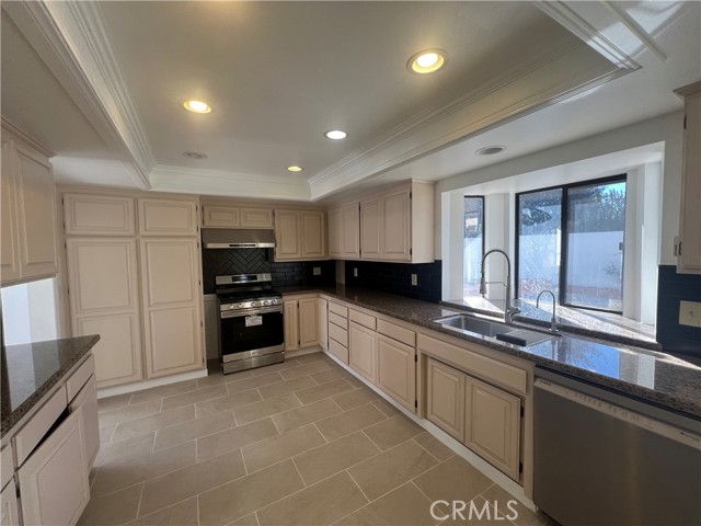 Detail Gallery Image 7 of 19 For 375 Sonoma Ct, Ventura,  CA 93004 - 4 Beds | 2/1 Baths