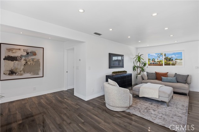 496 E 16th, Costa Mesa CA: https://media.crmls.org/medias/ffac31e0-9b62-450e-883e-bb7bc5b4a550.jpg