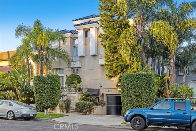 Detail Gallery Image 37 of 39 For 4845 Elmwood #C,  Los Angeles,  CA 90004 - 3 Beds | 3 Baths